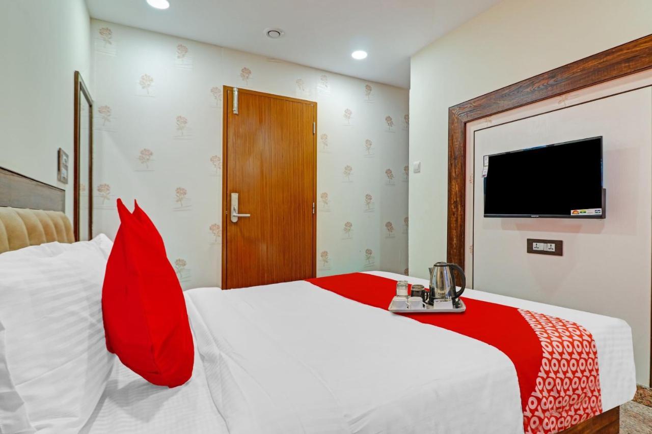 OYO 70144 Heavens Inn Haiderabad Buitenkant foto