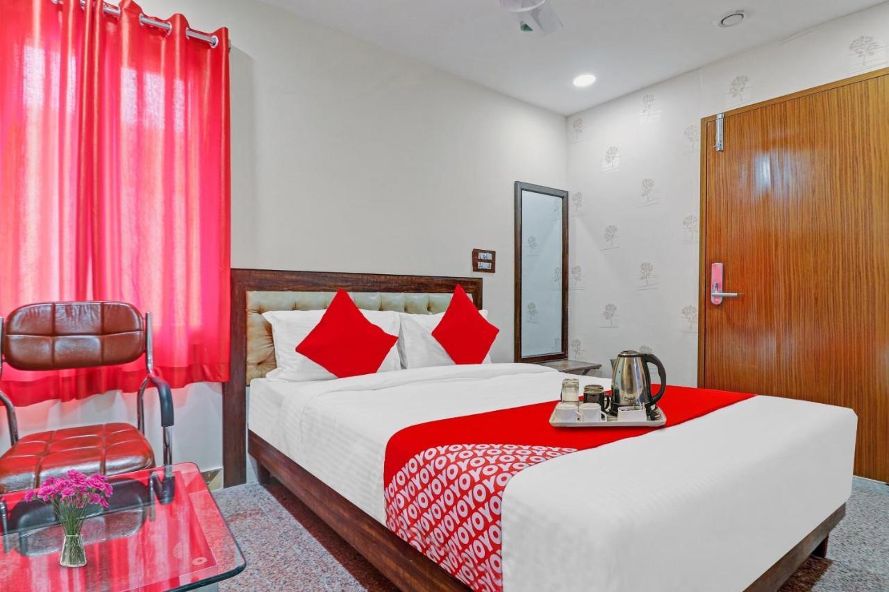 OYO 70144 Heavens Inn Haiderabad Buitenkant foto