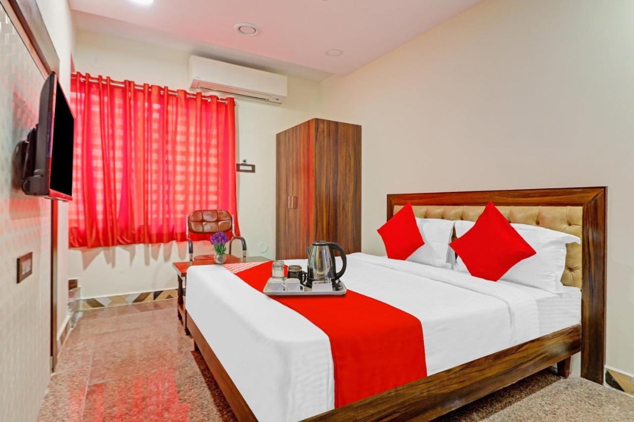 OYO 70144 Heavens Inn Haiderabad Buitenkant foto