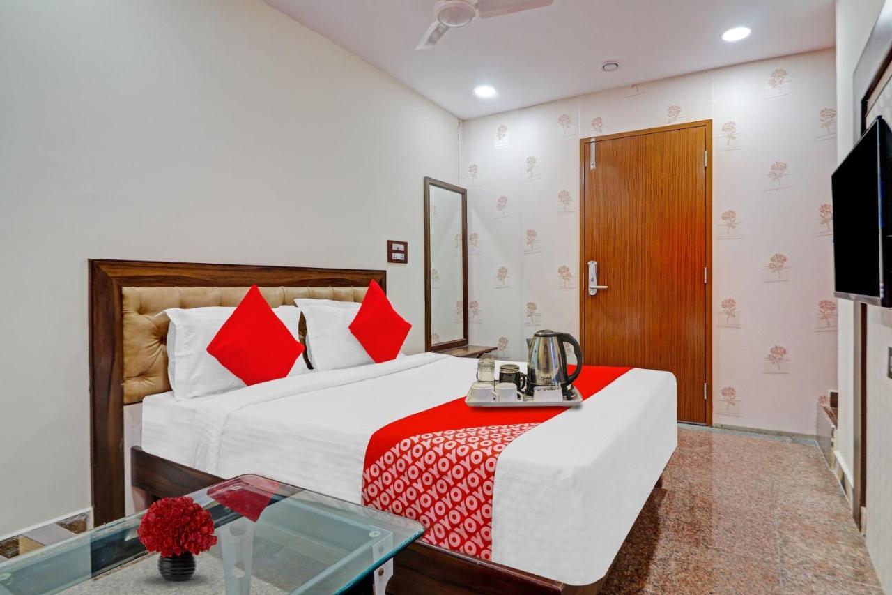 OYO 70144 Heavens Inn Haiderabad Buitenkant foto