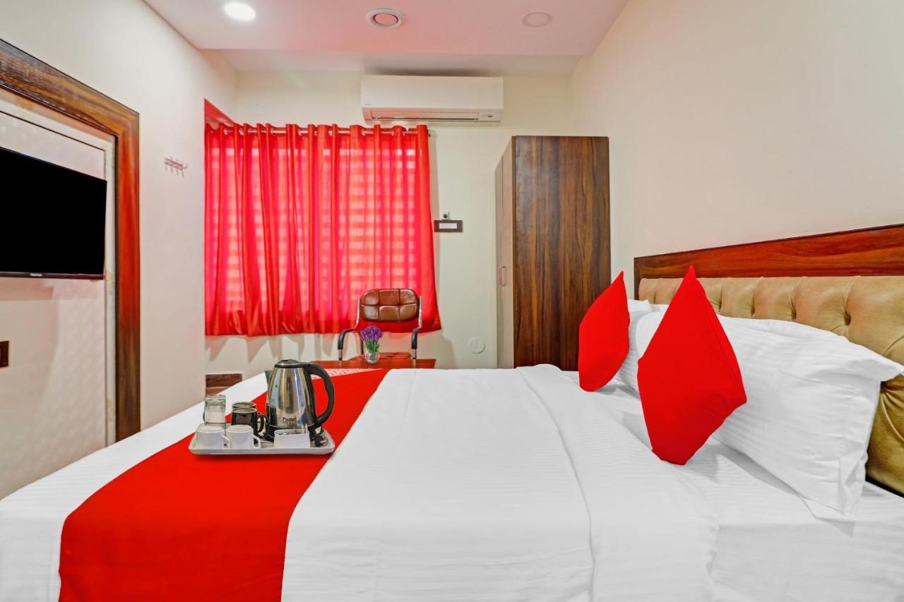 OYO 70144 Heavens Inn Haiderabad Buitenkant foto