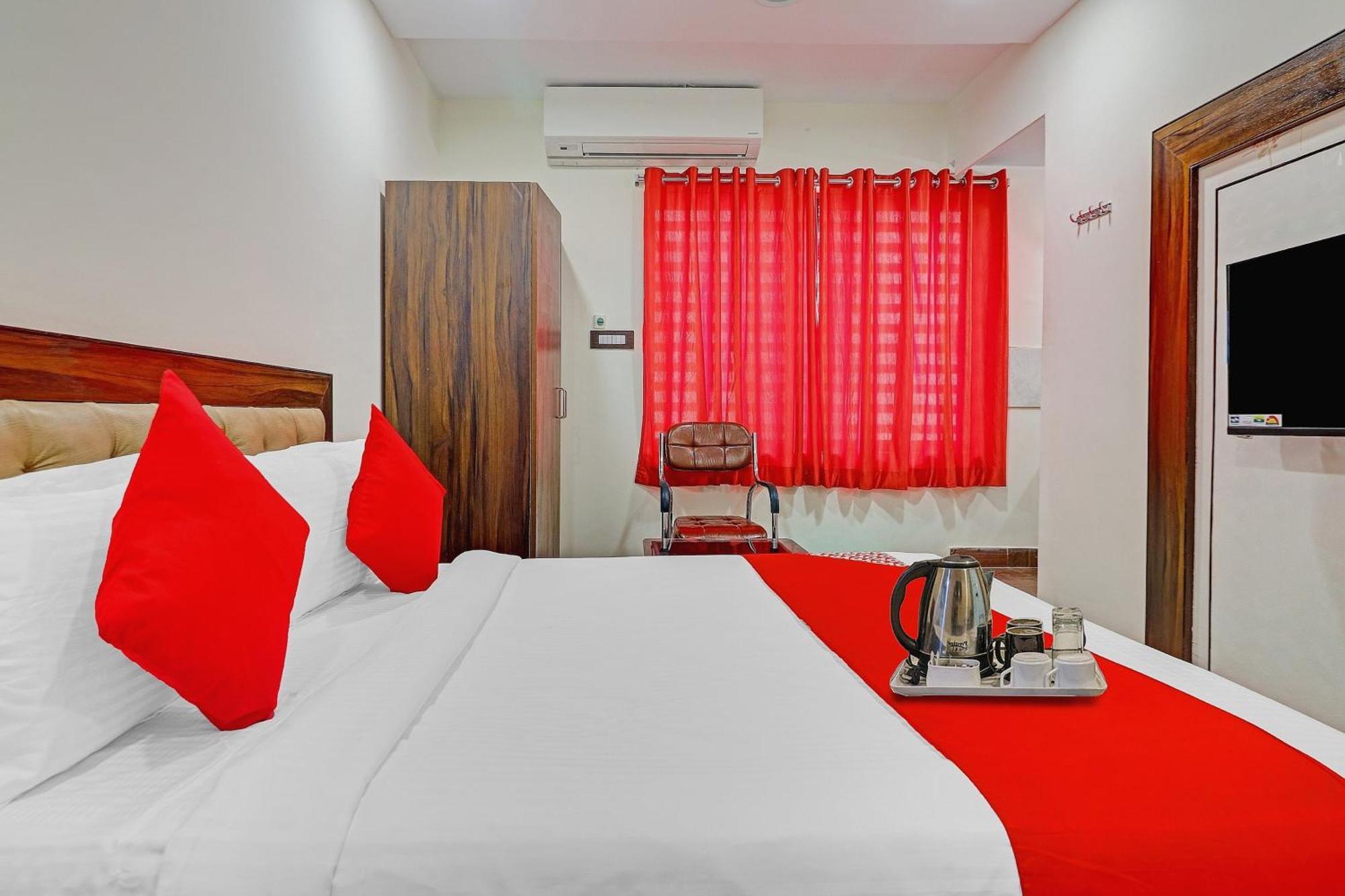 OYO 70144 Heavens Inn Haiderabad Buitenkant foto