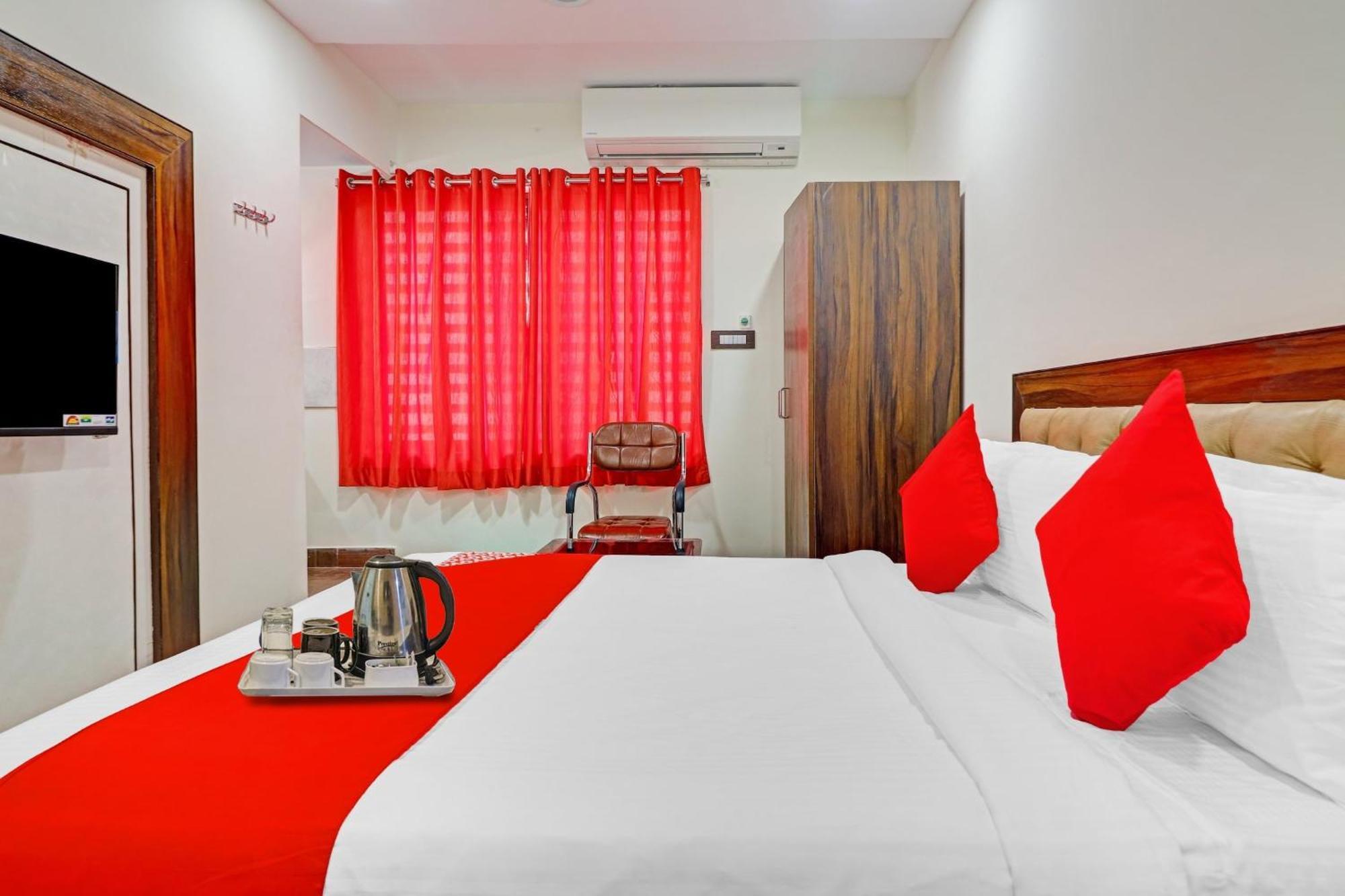 OYO 70144 Heavens Inn Haiderabad Buitenkant foto