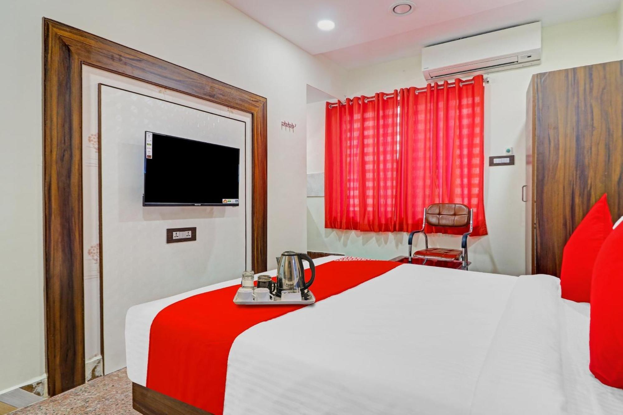 OYO 70144 Heavens Inn Haiderabad Buitenkant foto