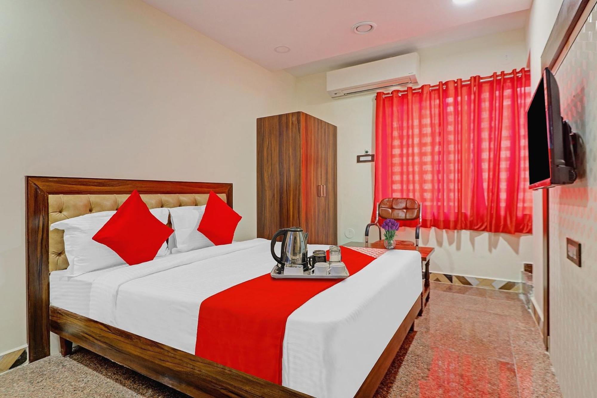 OYO 70144 Heavens Inn Haiderabad Buitenkant foto